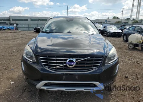 2017 Volvo Xc60 T6 Dynamic z USA, uszkodzony, nr VIN YV449MRR4H2064331